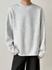 Sudadera casual de manga larga deconstruida gris para hombre, estilo streetwear americano otoño/invierno, corte regular, cleanfit, adecuada como capa interior o camiseta base