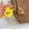 En stock al por mayor gafas de color lindo colgante de bolsa de bola de pelo muñeca pequeña llavero de felpa colgante de bola de pelo