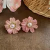 Aretes de Flor de Tela Fresca Estilo Bosque Aguja Plateada con Perlas, Aretes de Lujo Ligero de Alta Gama, Accesorios para Orejas Dulces y Versátiles