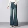 Calça jeans flare azul para mulheres, novo estilo outono, cintura alta, elástica, modeladora, com design de barra desfiada e silhueta levemente flare