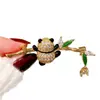 Broche Lindo de Panda Estilo Chino para Mujer, Accesorio de Traje de Gama Alta, Broche que Simboliza el Progreso Continuo, Pin Antideslumbrante al por Mayor