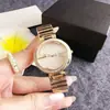 Relógio de pulso oco cravejado de diamantes com design exclusivo e pulseira de aço totalmente dourada, relógio feminino a quartzo