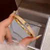 Pulsera Retro Ovalada de Bambú con Cierre de Circonita Europeo y Americano, Pulsera de Lujo Ligero de Gama Alta, Accesorio de Mano Versátil de Moda para el Día a Día