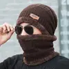 Gorro de invierno para hombre, cálido y protector para las orejas, gorro de punto con forro de forro polar, juego de dos piezas con calentador de cuello engrosado, gorro de lana de otoño e invierno transfronterizo al por mayor