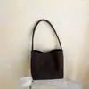 Bolso cubo texturizado estilo vintage transfronterizo, nuevo modelo otoño 2026, bolso de hombro y axila simple y de nicho para el día a día