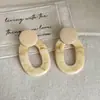 Pendientes Redondos de Resina Manchada Ovalados Exagerados Europeos y Americanos para Mujer con Pendientes Únicos Elegantes, Modernos y de Moda