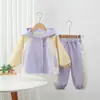 Conjunto Infantil Pequeno e Médio Estilo Novo Primavera e Outono 2025 Novo Estilo Jaqueta Estilosa para Menina Conjunto de Roupa para Montanhismo à Prova de Vento ao Ar Livre Tendência