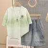 Conjunto Jeans de Verão para Meninos Cor Degradê 2026 Novo Crianças Maiores Manga Curta Duas Peças Solto Confortável Menino Moderno