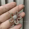 Collar Vajia Flor Grande V Oro Full Diamond Girasol Diamante Incrustado CNC Baño de Oro Grueso Artículo de Moda de Alto Nivel Versátil de Tendencia