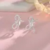 Brinco de Clipe para Orelha Zircônia Laço Torcido Outono e Inverno Novo Milênio Garota Popular Estilo Celebriade da Internet Corda Torcida Sem Furo Clipe de Osso da Orelha