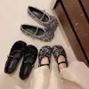 Zapatos Mary Jane de lentejuelas plateadas estilo hada francesa para mujer, nuevo modelo primavera 2026, adecuados para combinar con faldas, zapatos planos de una sola tira de moda