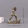 Latão Puro Soldado Soldado Corpo de Batalha Boneco Modelo Objetos Antigos Retrô Artesanato Decorativo para Mesa Ornamentos de Cobre