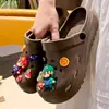 Nuevos zuecos de exterior elegantes, ligeros y lindos para el verano de 2026, sandalias transpirables para enfermeras de exterior