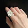 Anel de Flor de Metal Prateado Estilo Medieval Cool Novo Nicho Acessível Luxo de Ponta Exquisito Versátil para Mulheres