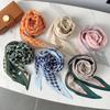 Decoración de estampado de tablero de ajedrez de moda buen chal diseño ins femenino sentido del diseño diamante biselado fino bufanda de seda marea venta al por mayor