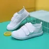 Sapatos Brancos Infantis Confortáveis Respiráveis Lona para Alunos do Jardim de Infância Meninos e Meninas Primavera Slip-on Tênis Esportivos