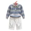 Suéter de punto tipo polo a rayas grises bordado con oso, estilo coreano para niños, novedad otoño 2026, y pantalones rectos para niños