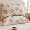 Fundas de almohada engrosadas de gasa de algodón puro, juego de dos, nuevo modelo 2025, suaves y absorbentes del sudor, para uso doméstico en adultos