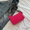 Bolso pequeño cuadrado rombal sencillo de invierno 2025, bolso informal de moda para el día a día, bandolera con correa ancha bordada para mujer