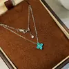 Colar Pequeno de Diamante Cor Paraíba, Corrente para Clavícula Flor de Quatro Folhas Pequena de Diamante para o Dia a Dia, Pingente de Flor Pequena em Prata S925, Estilo Xiaohongshu