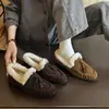 Zapatos de Piel con Flecos Estilo Británico 2026 Invierno Tacón Medio Grueso Parte Superior de Ante de Vaca Calentitos Engrosados Mocasines Zapatos de Pana con Forro de Terciopelo para Mujer