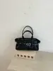 Bolso de mano de alta gama de moda transfronteriza para mujer, nuevo bolso Boston de nicho vintage para el día a día, bolso de hombro y cruzado estilo coreano