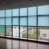 Edificio de Oficinas de Fabricante de Pekín Sala de Conferencias Persianas Enrollables Cortinas con Logo del Proyecto Cortinas de Elevación Eléctrica Puertas de Persianas Enrollables