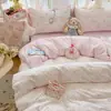 Conjunto de cama de duas peças com estampa em algodão lavado grau A, incluindo um lençol com elástico e três outras peças, adequado para dormitórios estudantis.