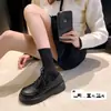 Sapatos Mocassins de Cadarço com Solado Grosso Mais Vendidos Femininos Novo Estilo Outono/Inverno 2026 Sapatos Single Britânicos Versáteis com Saias Sapatos de Couro Forrados com Lã Femininos