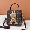 Bolsa Pequena Transversal Estilo Chanel Feminina, Única e Fofa, com Decoração de Urso de Tricô, Grande Capacidade, Pequena Bolsa Quadrada de Ombro
