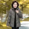 Nuevo abrigo de invierno para mujeres de mediana edad, con diseño de capucha, estampado y forro cálido y grueso de algodón.