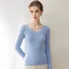 El suéter básico de punto corto de cachemira de alta gama listo para usar utiliza hilo Consinee para la nueva colección otoño/invierno para mujer.
