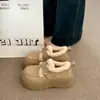 Sapatos de Algodão Fofos Moda Solado Grosso Forro de Pelúcia Sapatos Casuais Femininos Novo Estilo Outono/Inverno 2026 Quente Confortável Mocassins com Fivela