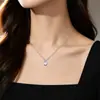 Colgante de Plata Pura 990 Corte Fuegos Artificiales Brillantes de Cuatro Garras con Circonita Cadena de Clavícula Elegante de Nicho Collar de Plata 990 para Mujer