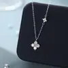 Collar de Plata de Ley S925 Colgante de Moissanita de Alta Gama Trébol de Cuatro Hojas Cadena para Clavícula Collar de Moissanita de 1.2 Quilates para Mujer