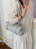 Bolso tipo almohada Boston de gama alta para nicho con gran capacidad, bolso de hombro o axila simple y versátil, nuevo bolso tote para el día a día