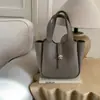 Bolso cruzado de hombro minimalista transfronterizo para mujer con un toque de alta gama, bolso tipo cubo clásico para niñas, estilo de nicho versátil y de alta gama