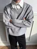 Suéter tipo polo de punto de alta gama con cuello en V, diseño de dos piezas falsas para hombre, diseño de otoño e invierno, tejido elegante para parejas