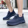 Zapatos Deportivos y de Ocio para Hombre al por Mayor y Exportación, Tejido Fly-Knit Transpirable Estilo Nuevo Primavera y Otoño Zapatos de Tela Old Beijing, Cómodos para Personas de Mediana Edad y Mayores, en Stock