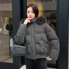 Estilo Novo Inverno 2026 Casaco de Algodão com Capuz e Gola Grande de Pelo, Fashion, Versátil, Simples, Jaqueta de Algodão Quente, Peça de Roupa Externa Simples