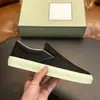 Zapatos casuales slip-on de cuero genuino con patrón de cocodrilo para hombre, diseño transfronterizo TF, color blanquecino, con suela dentada, disponibles en varios colores