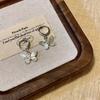 Pendientes de aguja de plata S925 con temperamento femenino, mariposa y perla. Diseño de nicho femenino, temperamento elegante, mariposa de metal.
