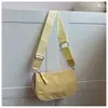 2026 Nova Bolsa Transversal Simples de Lona Estilo Coreano Bolsa Feminina Grande Capacidade Versátil para o Trabalho Bolsa de Ombro Único Bolsa para Aula de Estudante