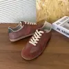 Sapatos baixos casuais estilosos e modernos para mulheres, versáteis e da moda, nova coleção outono 2026, design patchwork, inspirado no estilo "Forrest Gump" e em tênis de treino alemães