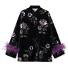 Jaqueta de Veludo Bordada com Lantejoulas Estilo Chinês Outono e Inverno Novo Estilo Casaco de Algodão Espesso com Flores Coloridas Elegantes Mx010