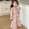 Conjunto de verão para meninas, estiloso conjunto de duas peças para férias na praia com camisa de manga longa e calça fina de perna larga, doce e fashion