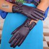 Guantes de otoño para mujer con pantalla táctil de PU, lazo coreano para niñas, guantes de cuero forrados de felpa para andar en tranvía, venta al por mayor