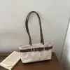 Bolso de Hombro Versátil para Viajes Diarios, Nuevo Diseño de Moda Otoño/Invierno 2026 con un Toque de Lujo, Diseño Exclusivo con Hebilla de Cinturón, Bolso de Axila para Mujer