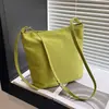 Bolso cubo de nailon transfronterizo para mujer, nueva colección otoño 2026, versátil, adecuado para ir al trabajo, gran capacidad, simple y elegante, bolso de hombro o bandolera
