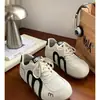 Sapatos Casuais Leves para Mulheres 2026 Primavera/Verão Novos Bico Redondo Solado Grosso Respiráveis Confortáveis Tênis de Treino Estilo Alemão para Mulheres Sapatos Femininos Modernos com Cadarço